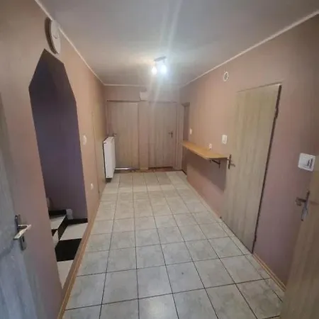 Noclegi Rychwal بيت شباب *